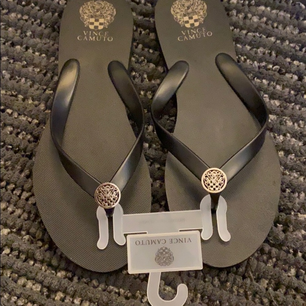 Vince Camuto Flip Flops